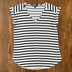 Express Women’s Short Sleeve Top in Black & White Stripe, size small